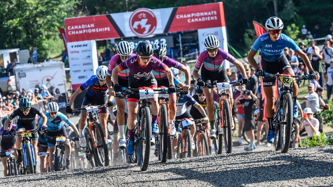 LANGFORD ACCUEILLERA LES MEILLEURS CYCLISTES CANADIENS AUX CHAMPIONNATS DE CYCLISME DE MONTAGNE 2025, PRÉSENTÉS PAR KAZLAW