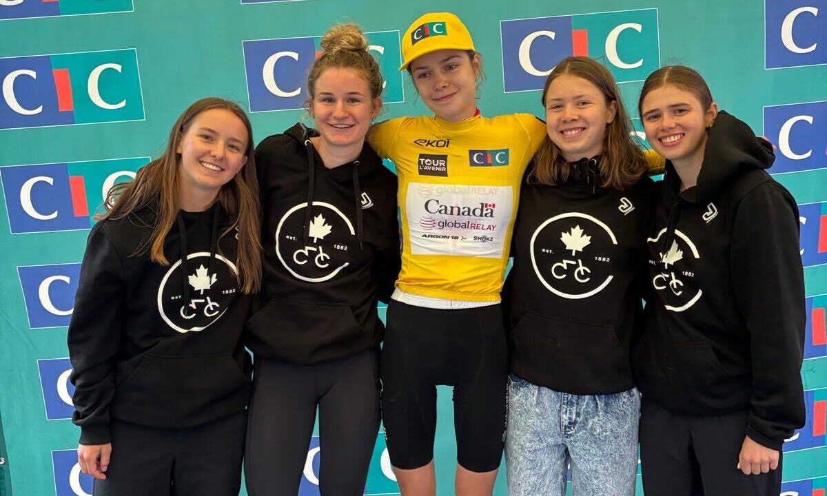 GRANDE NOUVELLE: ISABELLA HOLMGREN ENTRE DANS L’HISTOIRE DU CYCLISME CANADIEN AVEC UNE VICTOIRE EXCEPTIONNELLE AU CLASSEMENT GÉNÉRAL DU TOUR DE L’AVENIR FEMMES